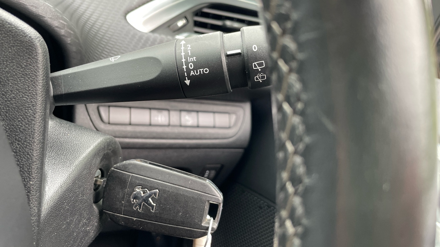 Used Peugeot 2008 2016 for sale - 76338265: Photo 28