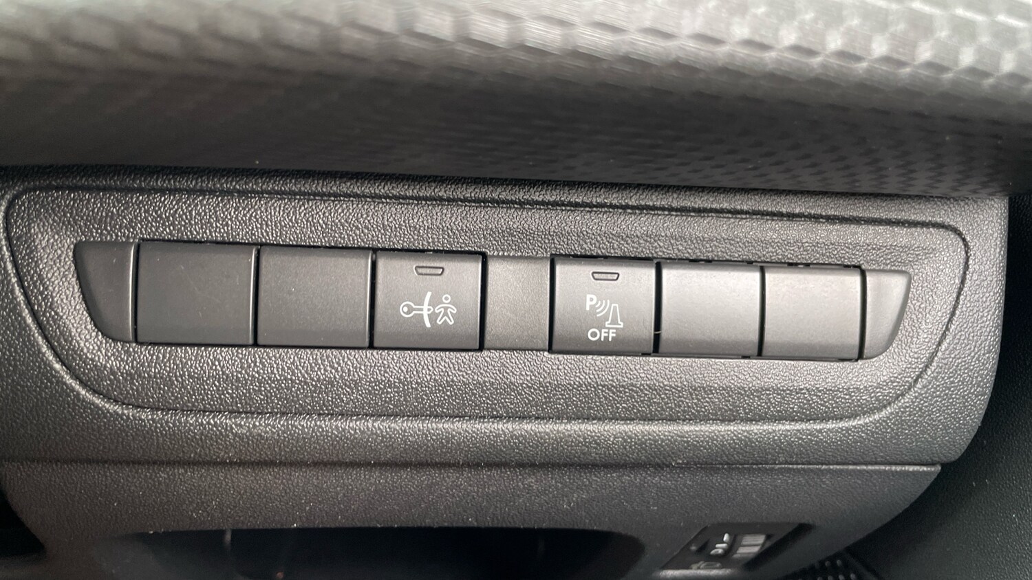 Used Peugeot 2008 2016 for sale - 76338265: Photo 34