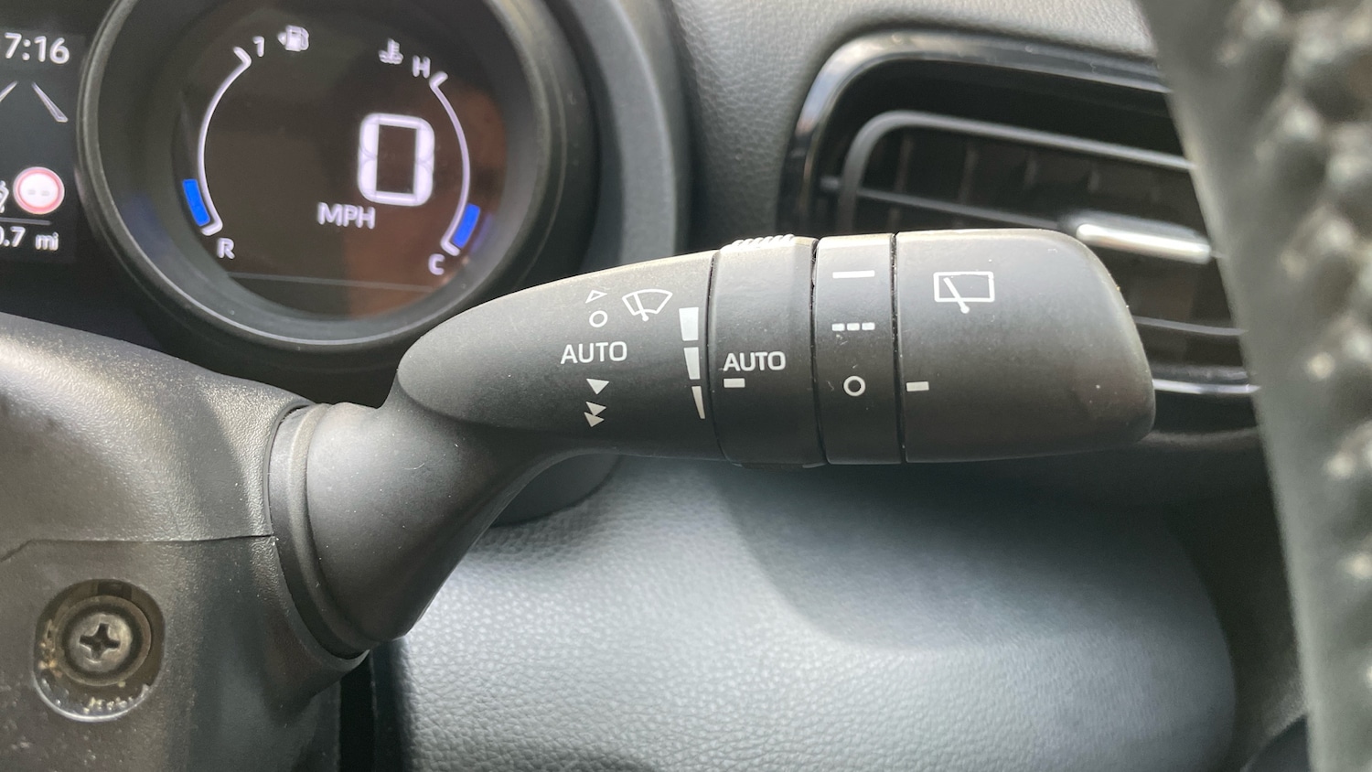 Used Toyota Yaris 2020 for sale - 76154047: Photo 28