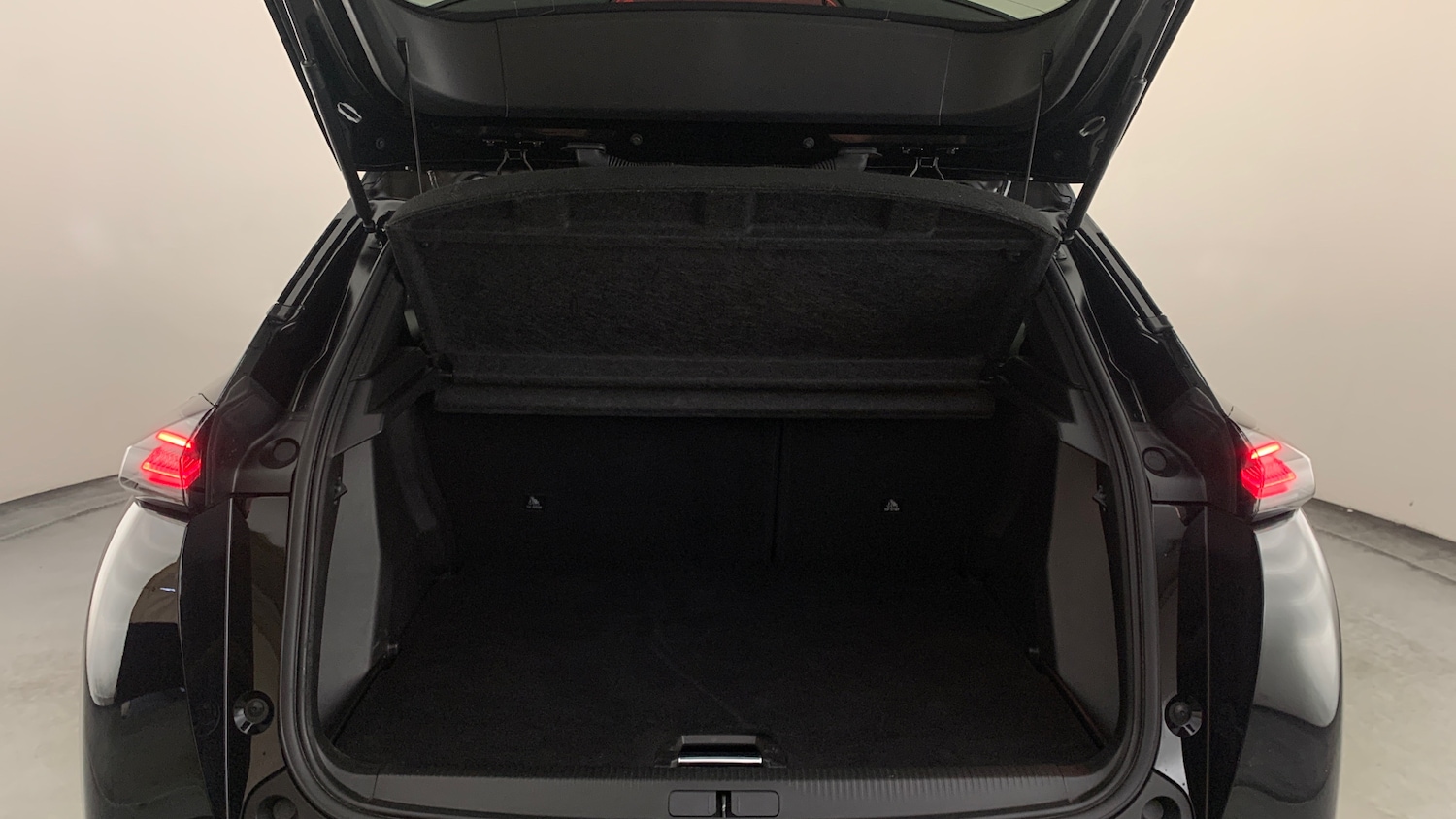 Used Peugeot 2008 2024 for sale - 76486460: Photo 5