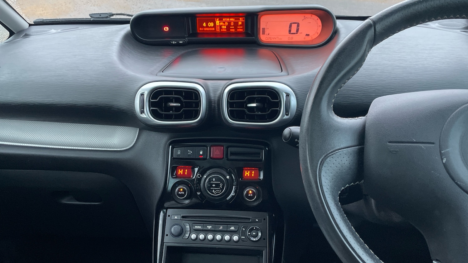 Used Citroen C3 Picasso 2016 for sale - 77560448: Photo 10