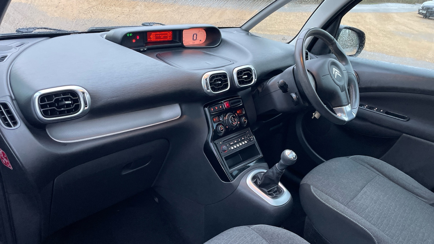 Used Citroen C3 Picasso 2016 for sale - 77560448: Photo 12