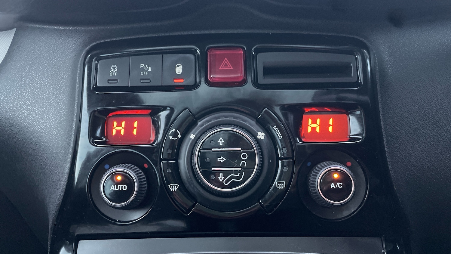 Used Citroen C3 Picasso 2016 for sale - 77560448: Photo 32