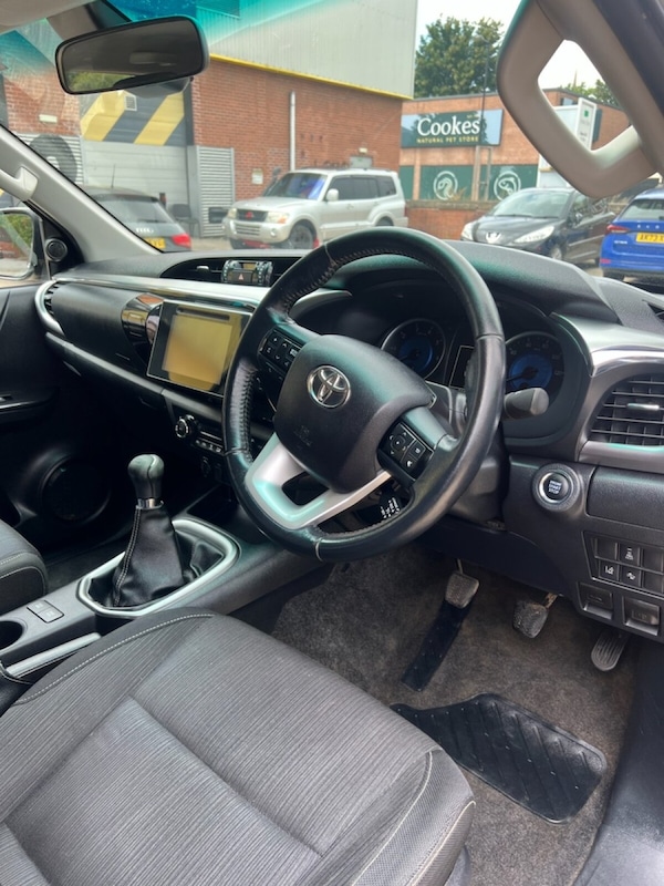 Used Toyota Hilux 2017 for sale - 75306858: Photo 10