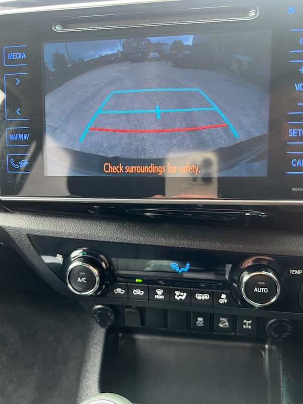 Used Toyota Hilux 2017 for sale - 75306858: Photo 17