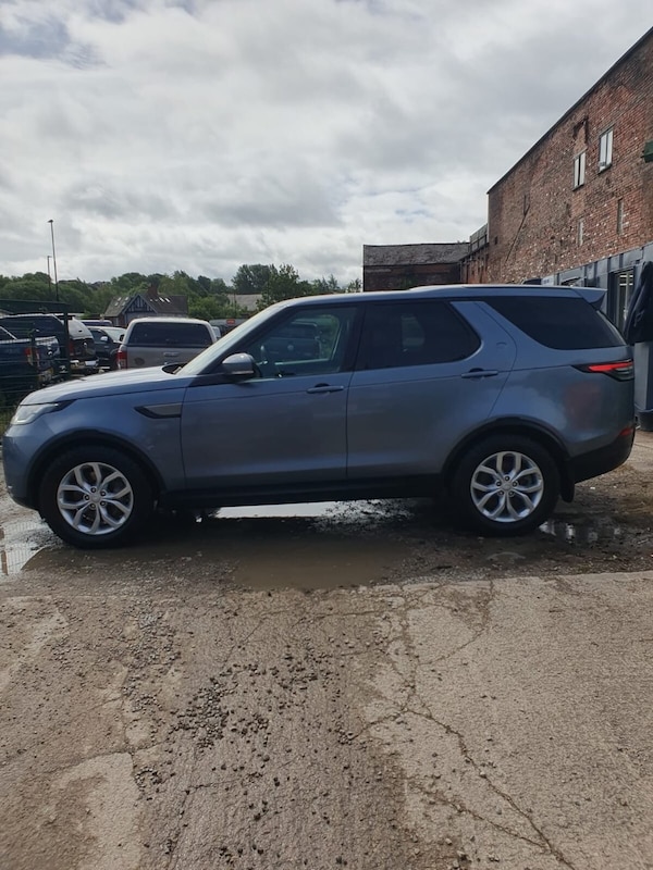 Used Land Rover Discovery 2018 for sale - 74685310: Photo 2
