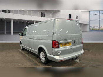 Used Volkswagen Transporter 2017 for sale - 76536005: Photo