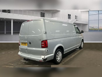 Used Volkswagen Transporter 2017 for sale - 76536005: Photo