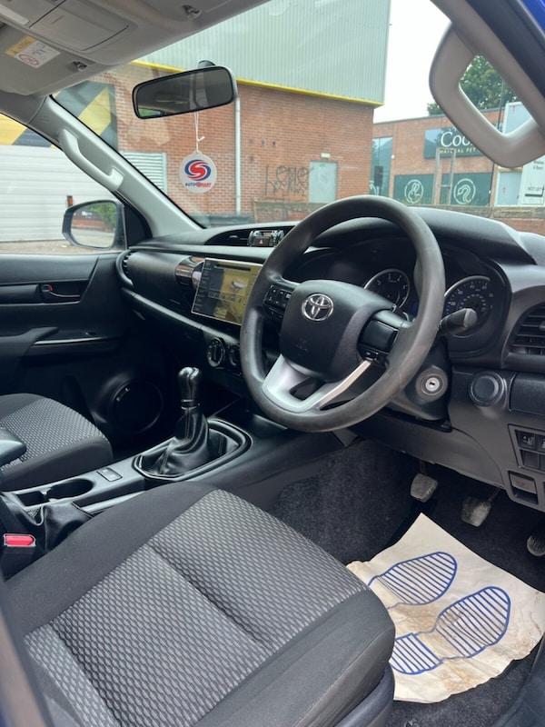 Used Toyota Hilux 2016 for sale - 74752593: Photo 11