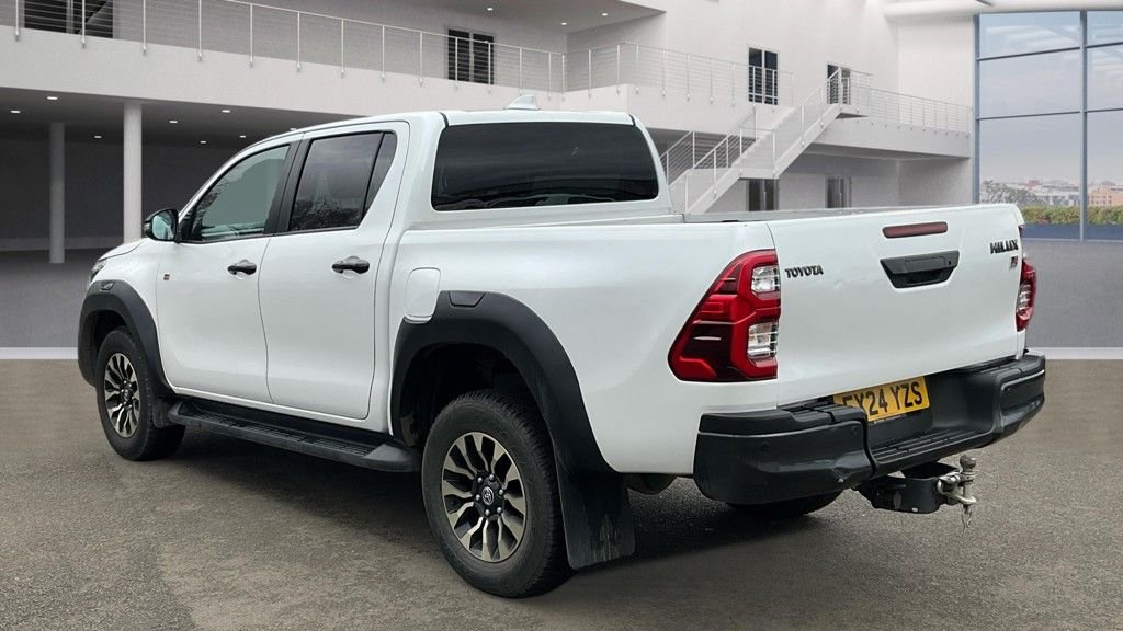Used Toyota Hilux 2024 for sale - 77780654: Photo 3