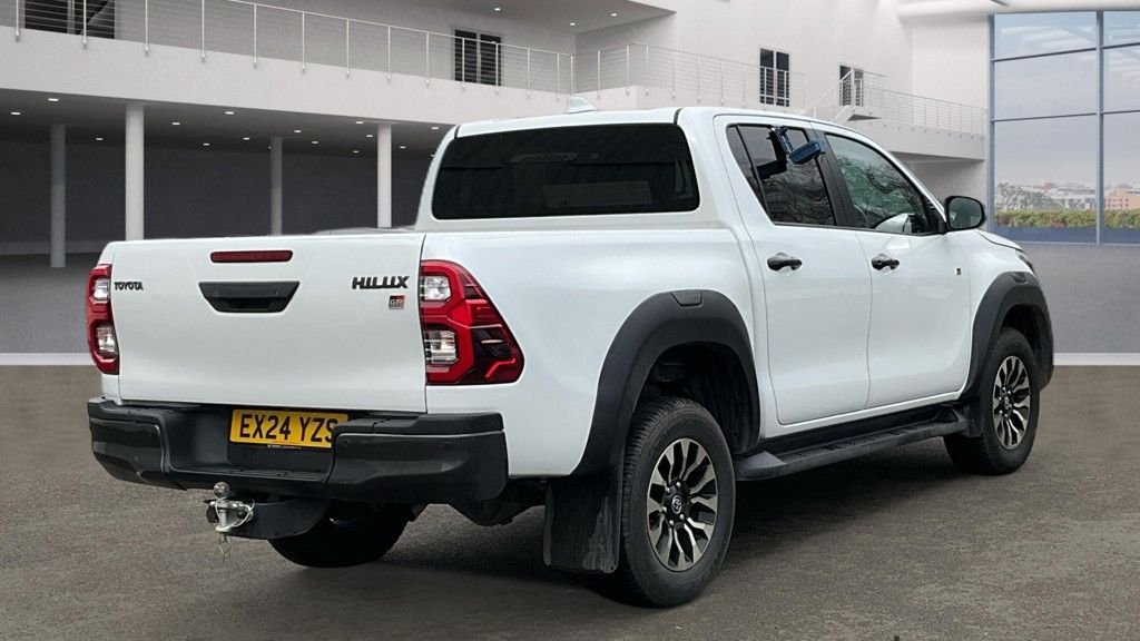 Used Toyota Hilux 2024 for sale - 77780654: Photo 4