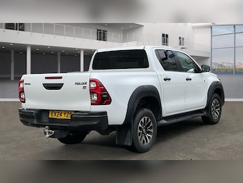 Used Toyota Hilux 2024 for sale - 77780654: Photo
