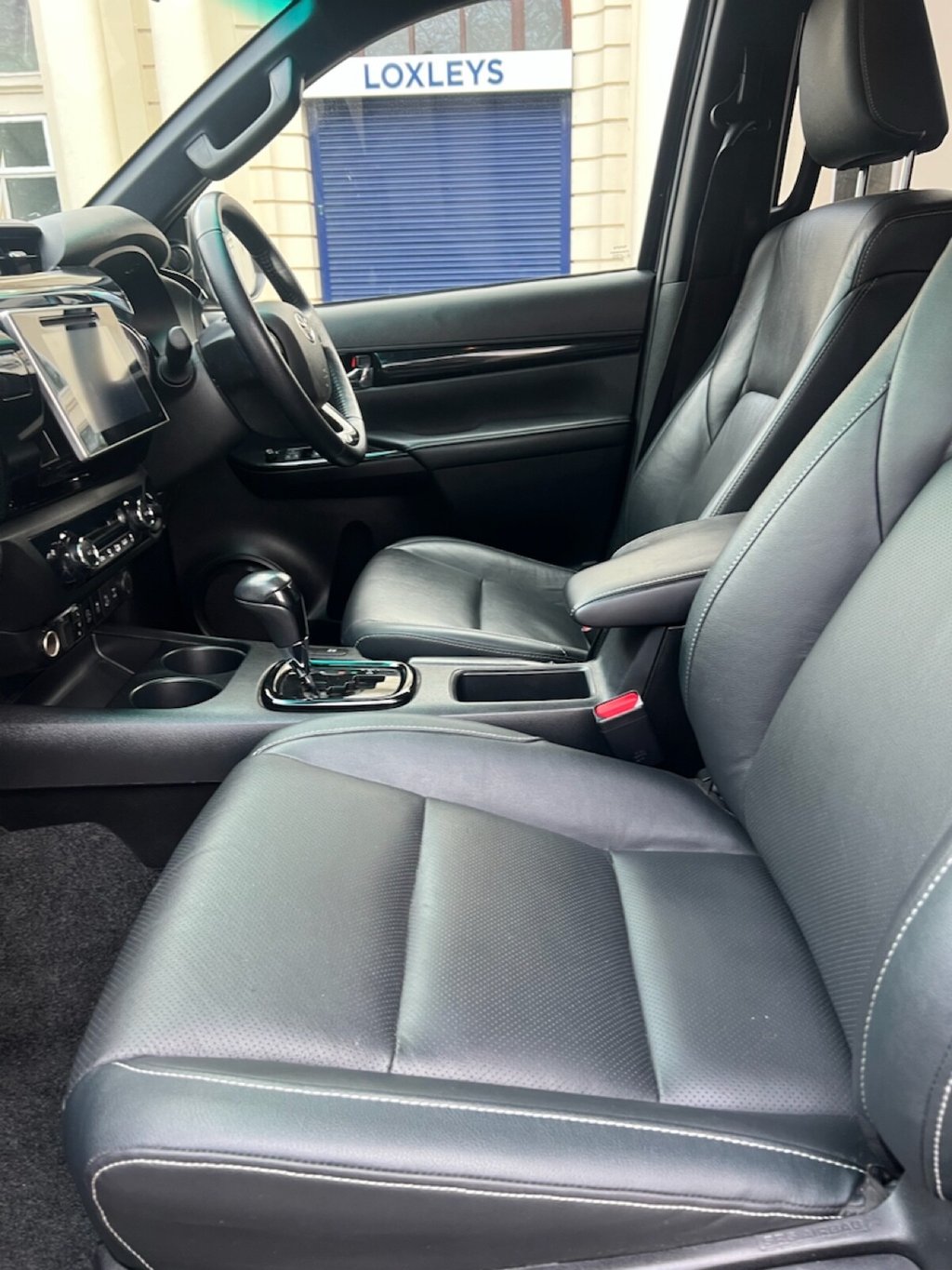 Used Toyota Hilux 2018 for sale - 77027407: Photo 11