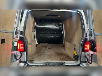 Used Volkswagen Transporter 2019 for sale - 77010147: Photo