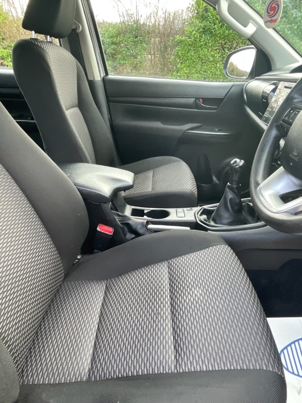 Used Toyota Hilux 2017 for sale - 76950604: Photo 12