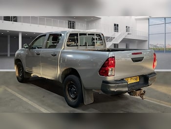 Used Toyota Hilux 2017 for sale - 76950604: Photo