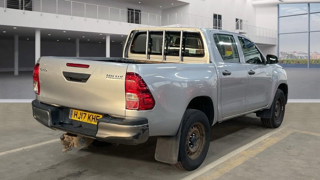 Used Toyota Hilux 2017 for sale - 76950604: Photo 4