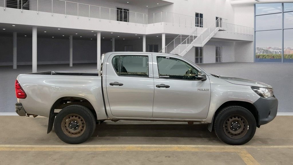 Used Toyota Hilux 2017 for sale - 76950604: Photo 5