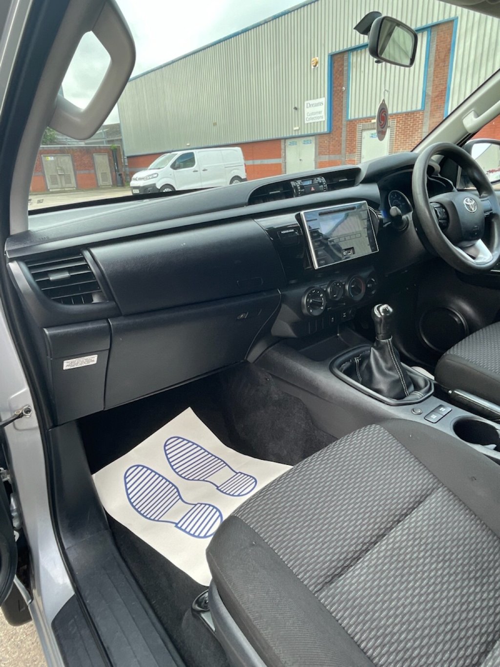 Used Toyota Hilux 2017 for sale - 76950604: Photo 9