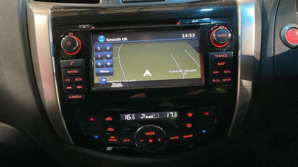 Used Nissan Navara 2017 for sale - 77172123: Photo 11