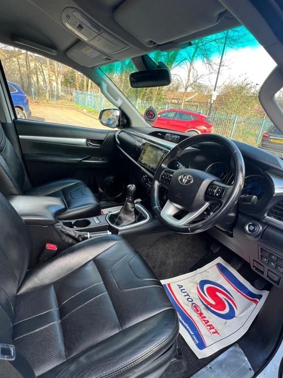 Used Toyota Hilux 2017 for sale - 74467764: Photo 4
