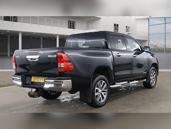 Used Toyota Hilux 2019 for sale - 77232049: Photo