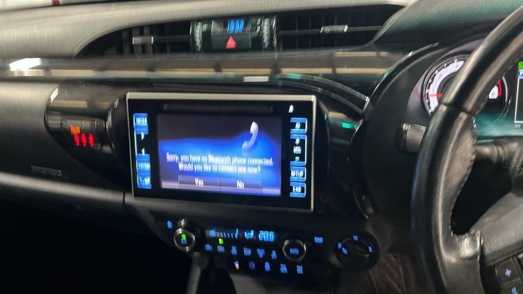 Used Toyota Hilux 2018 for sale - 77780651: Photo 11