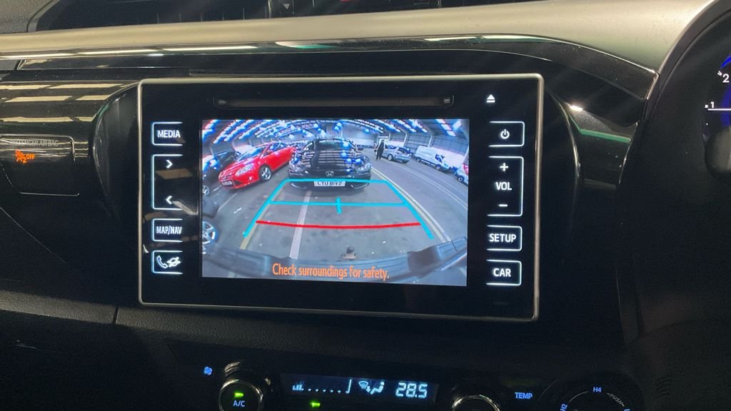 Used Toyota Hilux 2018 for sale - 76535937: Photo 11