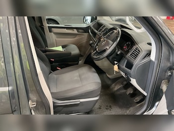Used Volkswagen Transporter 2018 for sale - 79328016: Photo
