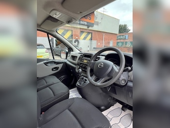 Used Nissan NV300 2018 for sale - 75110875: Photo