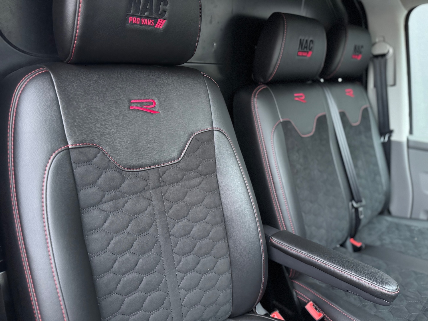 Used Volkswagen Transporter 2021 for sale - 77073261: Photo 2