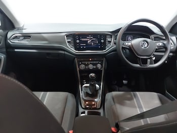 Used Volkswagen T-Roc 2019 for sale - 76397459: Photo