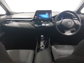 Used Toyota C-HR 2018 for sale - 78475184: Photo
