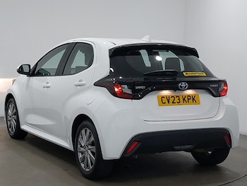 Used Toyota Yaris 2023 for sale - 79611370: Photo