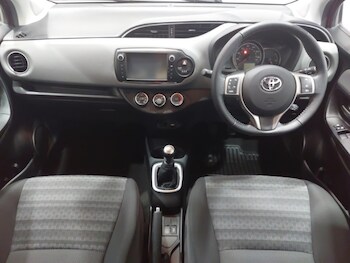 Used Toyota Yaris 2016 for sale - 77881805: Photo