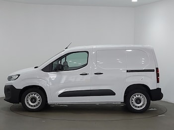 Used Citroen Berlingo 2024 for sale - 76537245: Photo