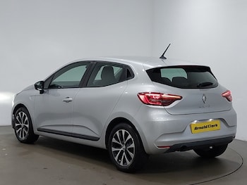 Used Renault Clio 2022 for sale - 76493141: Photo