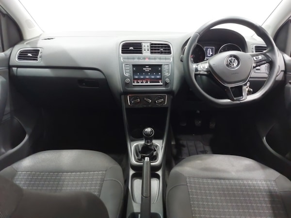 Used Volkswagen Polo 2017 for sale - 76348287: Photo 2