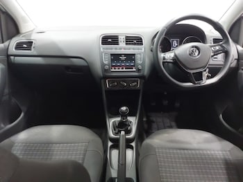 Used Volkswagen Polo 2017 for sale - 76348287: Photo 2