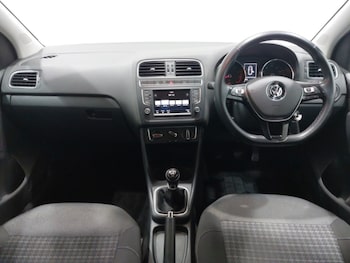 Used Volkswagen Polo 2016 for sale - 76708200: Photo