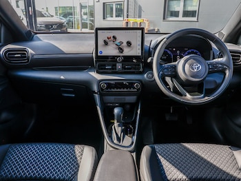 Used Toyota Yaris 2024 for sale - 79443500: Photo