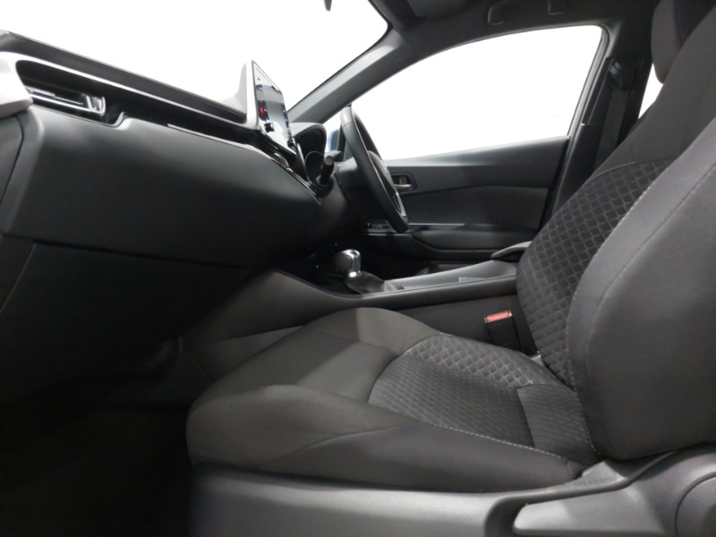Used Toyota C-HR 2022 for sale - 76358756: Photo 5