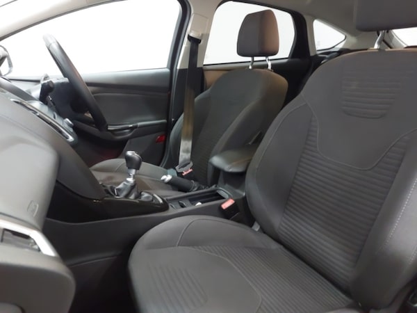 Used Ford Focus 2015 for sale - 76282290: Photo 5