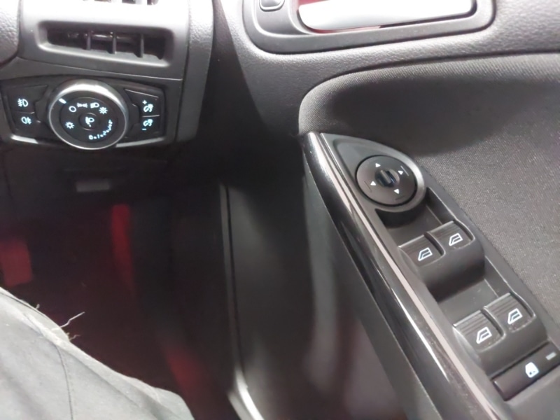 Used Ford Focus 2017 for sale - 76691952: Photo 13