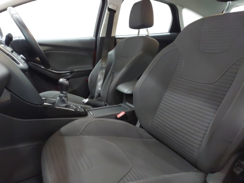 Used Ford Focus 2017 for sale - 76691952: Photo 5