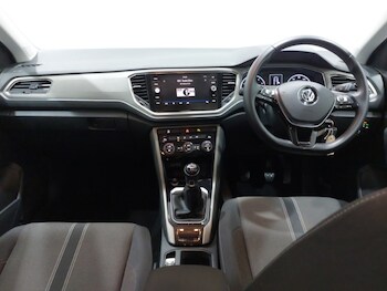 Used Volkswagen T-Roc 2020 for sale - 77495291: Photo