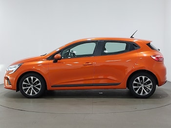 Used Renault Clio 2022 for sale - 76606240: Photo