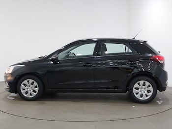 Used Hyundai i20 2017 for sale - 77047063: Photo