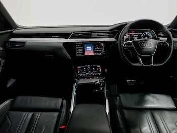 Used Audi Q8 2024 for sale - 77419010: Photo