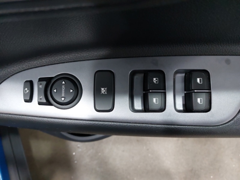 Used Kia Stonic 2021 for sale - 76548890: Photo 12